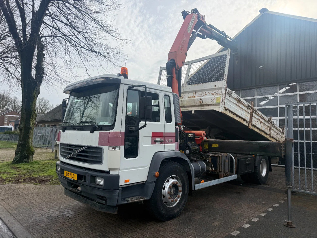 Volvo  FL 250 Tipper Crane Palfinger PK15500 – Remote – Grab function 52011113-0.jpg | Davilo Trucks 