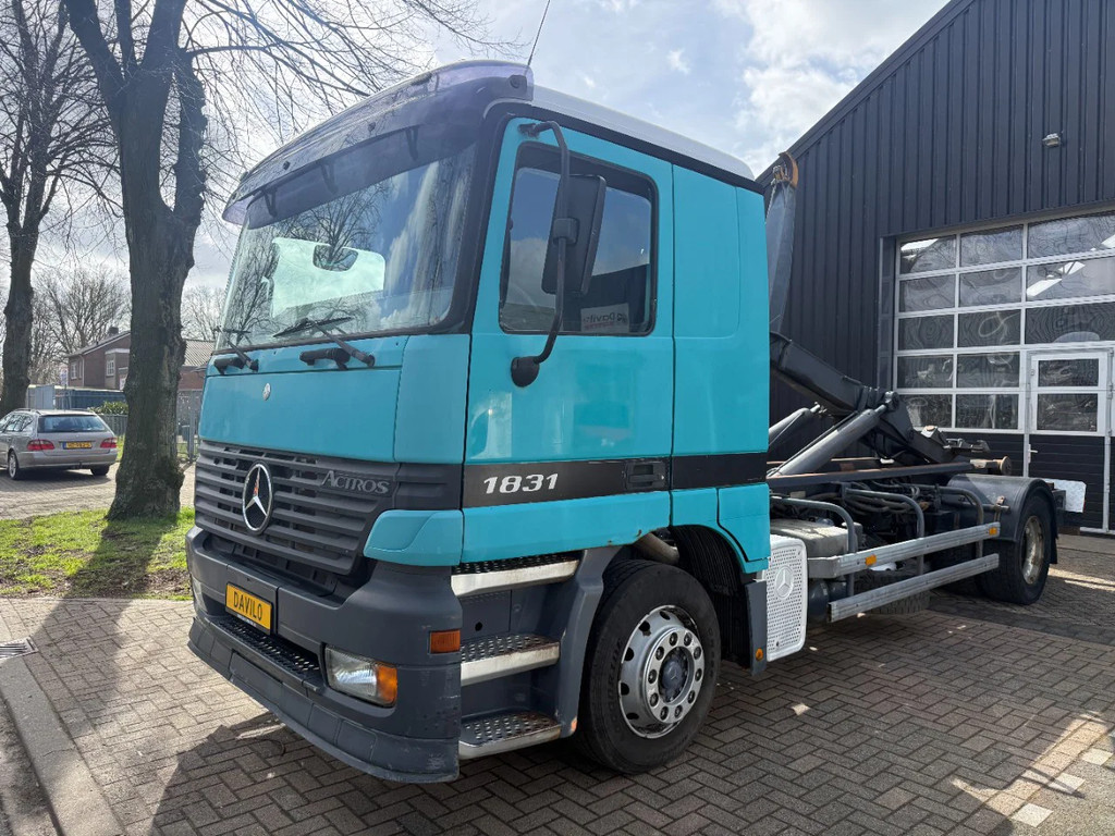 Mercedes-Benz Actros 1831 Hooklift - EPS 3 pedal - Good condition - 52013457-0.jpg | Davilo Trucks 